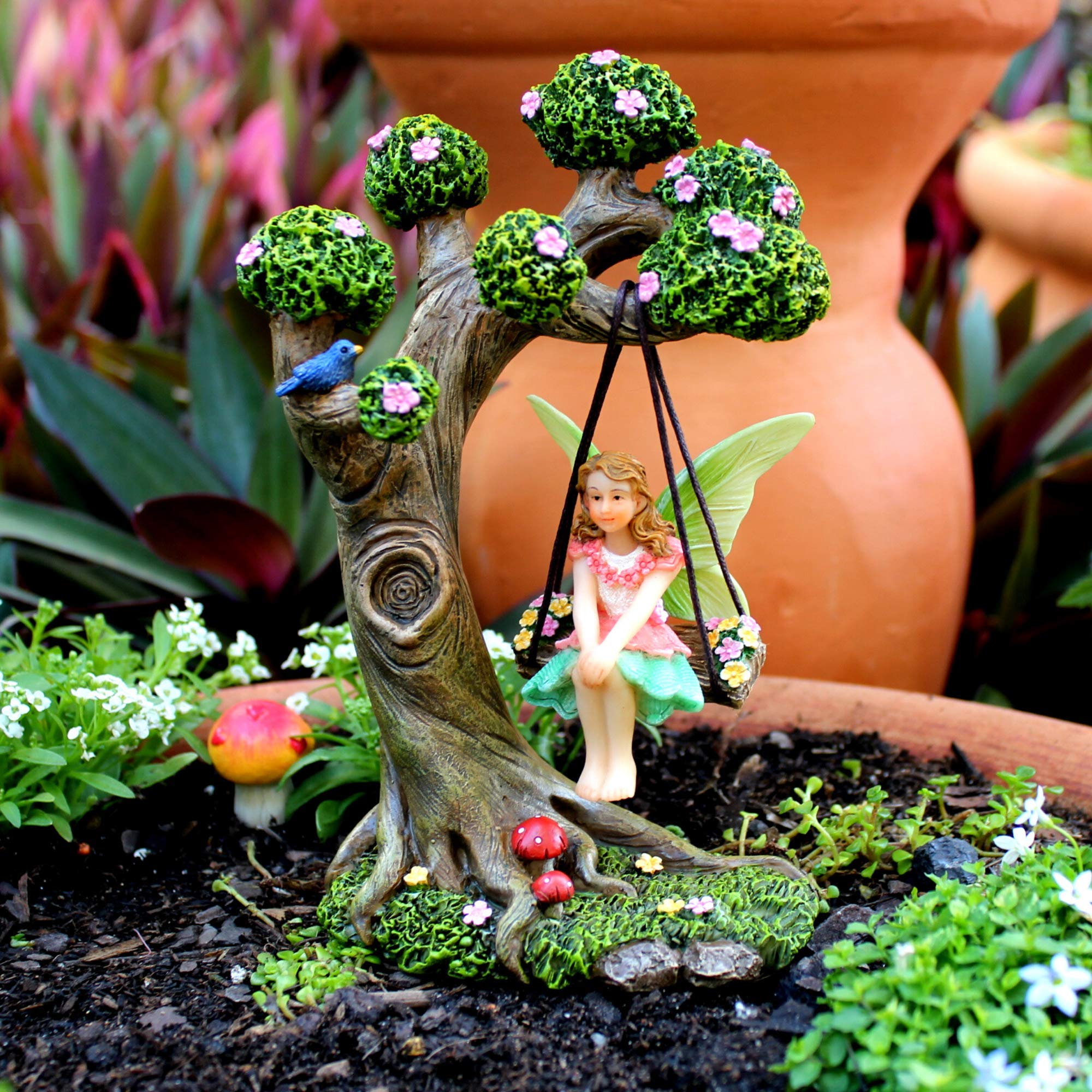 PRETMANNS group arrangement in moss creating layered visual depth