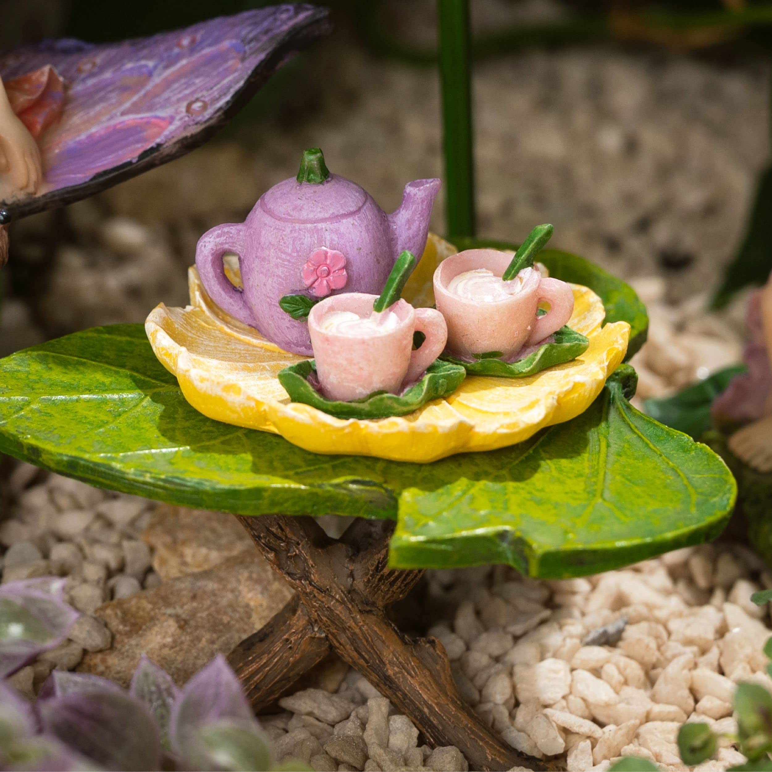 PRETMANNS sheltered outdoor garden scene showing weather-resistant display benefit