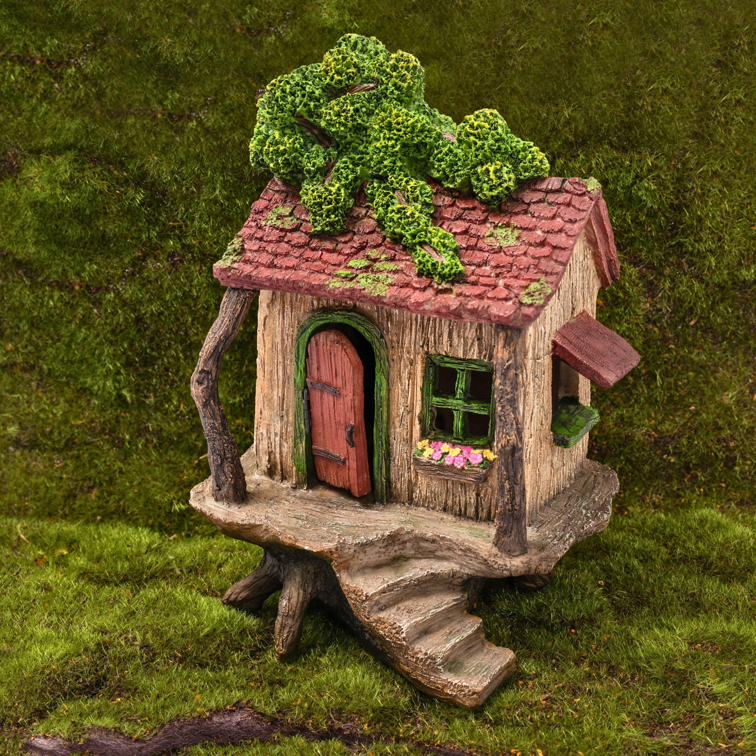 PRETMANNS treehouse backside angle revealing stable base and finishing detail