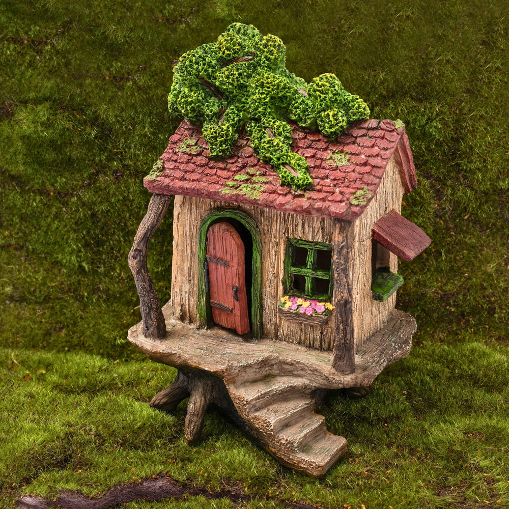 PRETMANNS treehouse backside angle revealing stable base and finishing detail