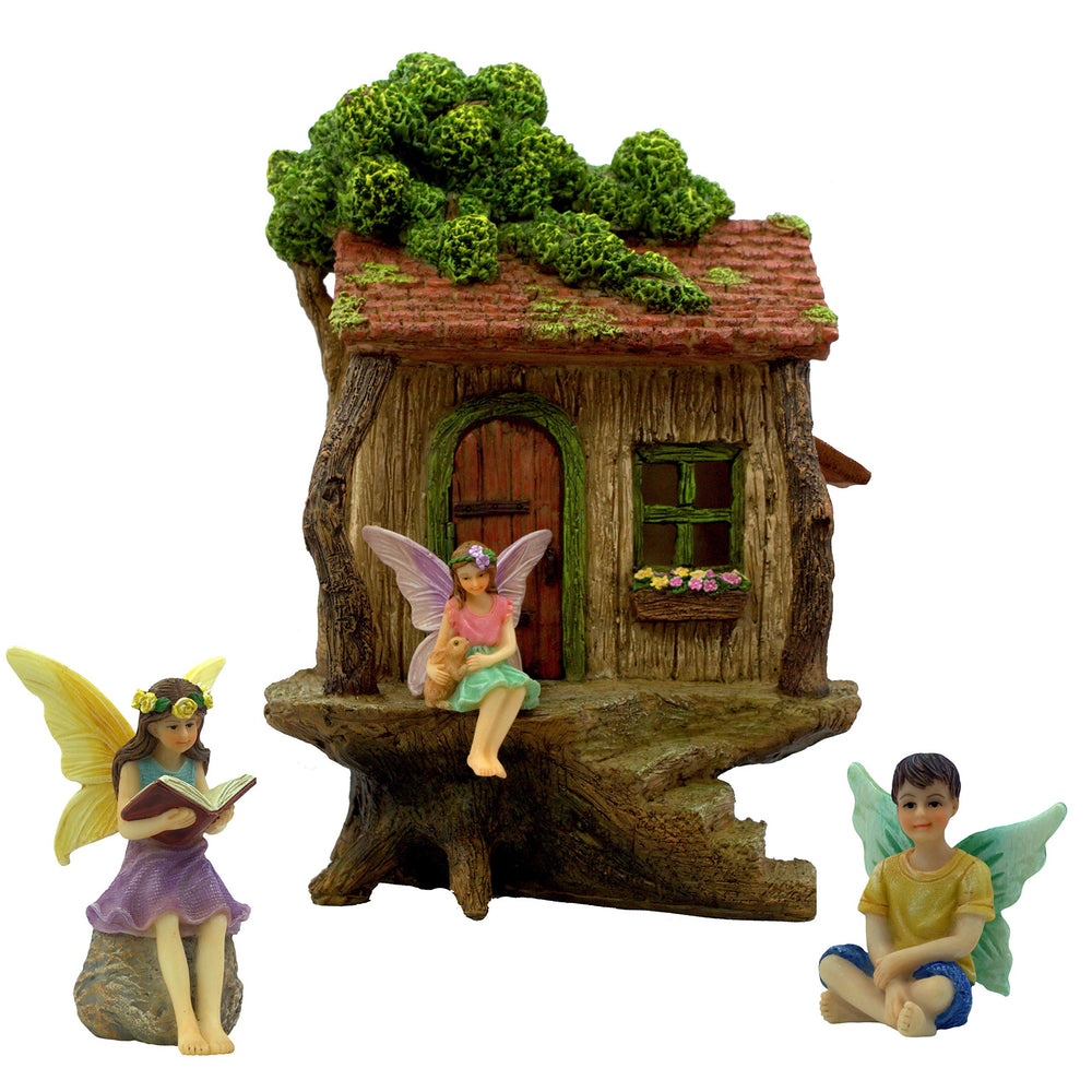PRETMANNS treehouse front view showing focal detail and garden appeal