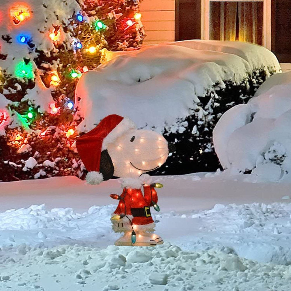 PRODUCTWORKS Snoopy lights on at night creating warm holiday illumination