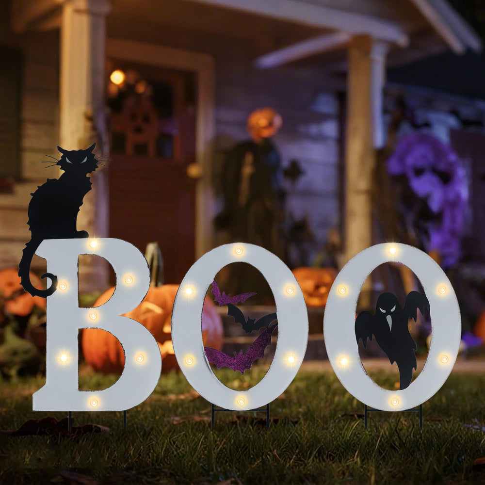 Prsildan front view of BOO letters glowing for curb appeal