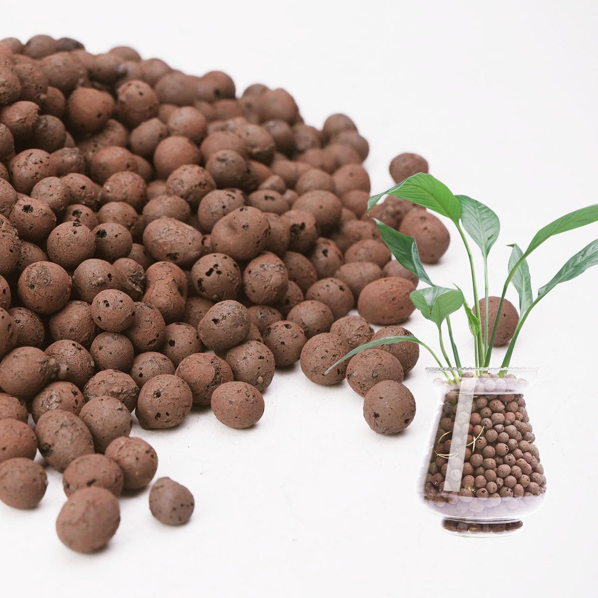 Pulovin front of bag showing 15 lbs LECA label and benefits