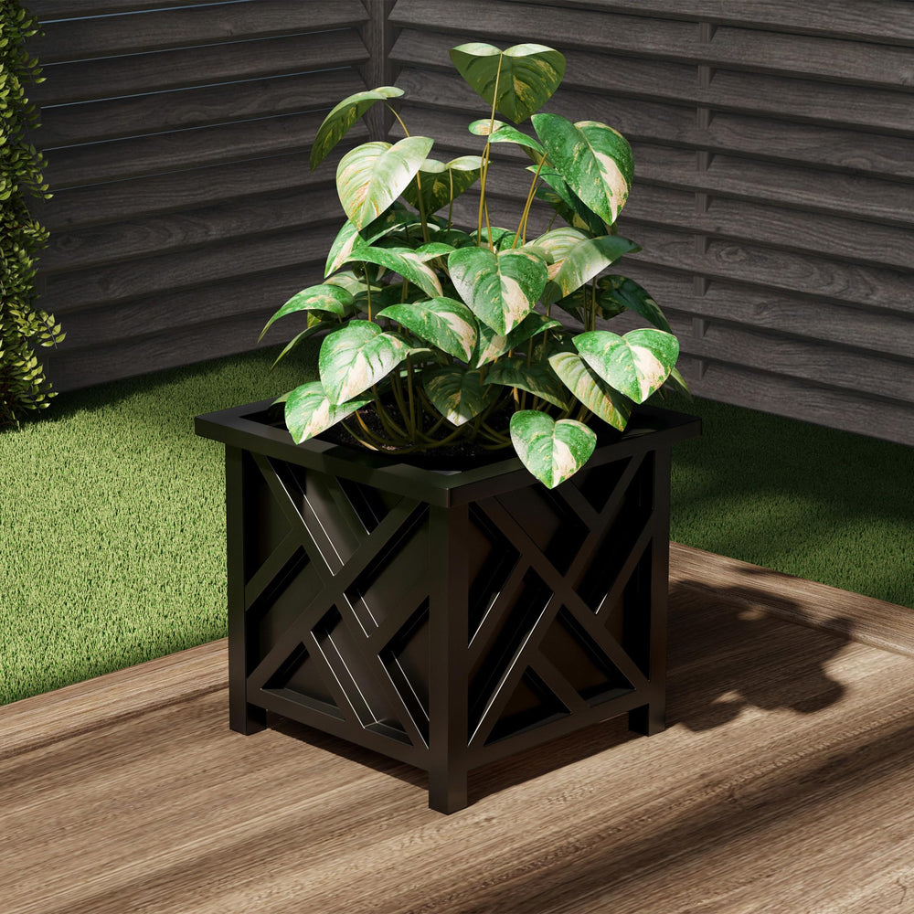 Pure Garden planter outdoors resisting sun and rain to demonstrate weather resistance