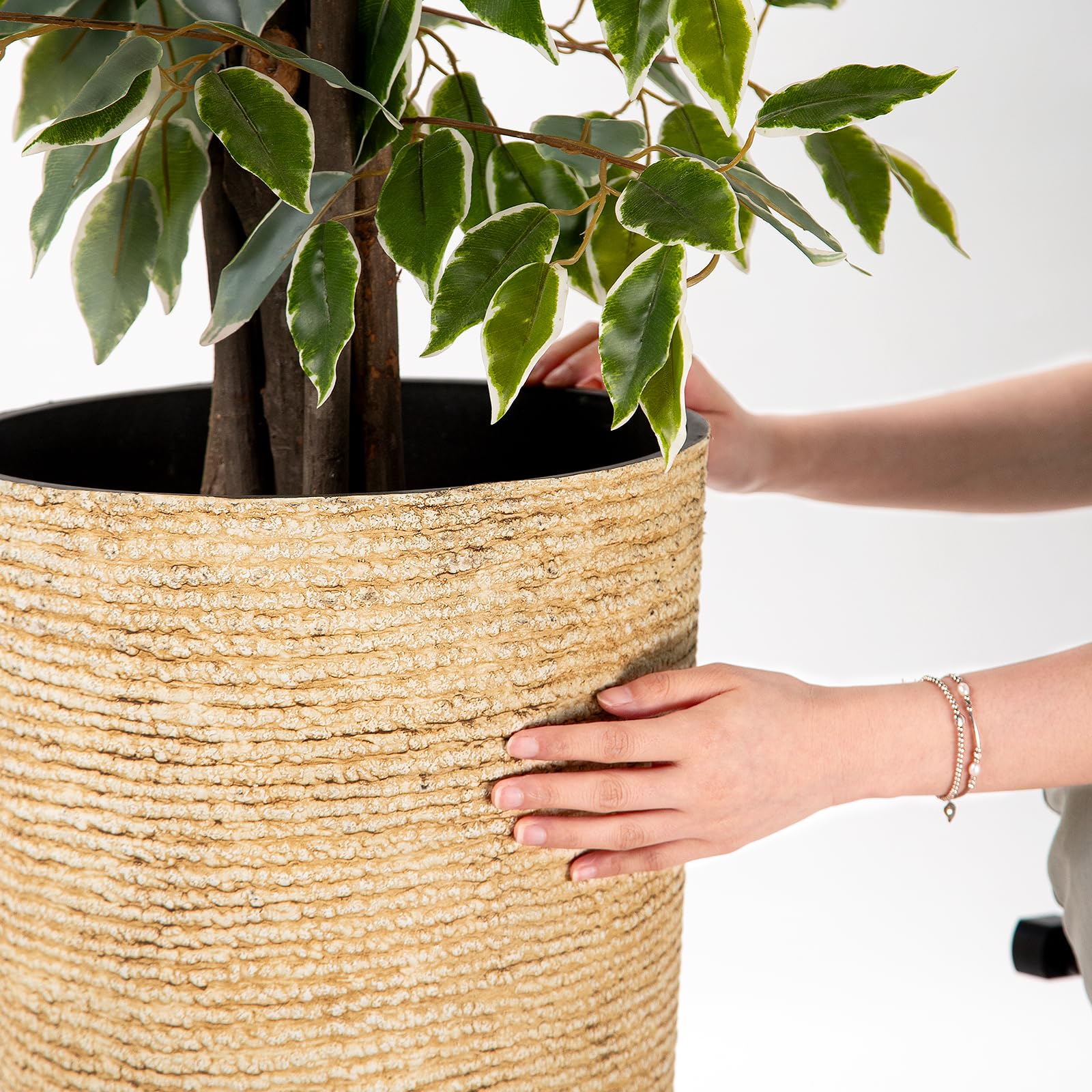 QCQHDU planter in living room adding vertical greenery and interior decor benefit