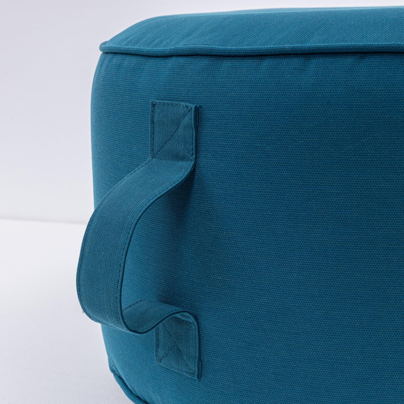 QILLOWAY sturdy handle and double piping for convenient carrying and reinforced strength