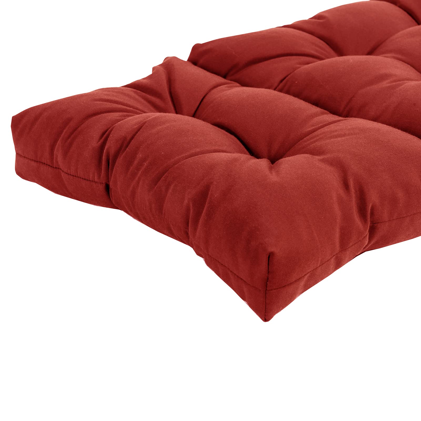 QILLOWAY cushion in use on poolside lounge demonstrating comfort and style benefit
