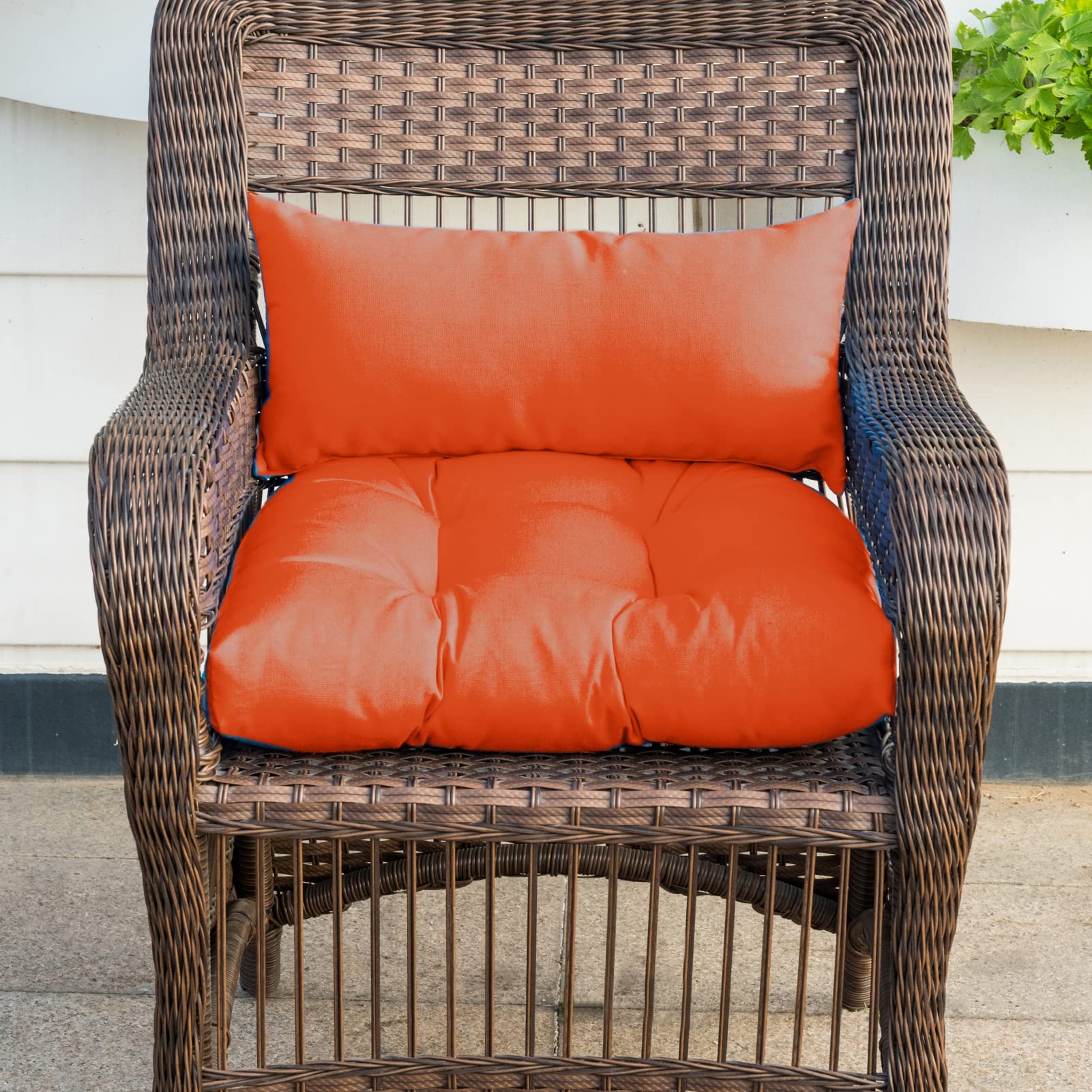 QILLOWAY detailed stitching on U-shaped cushion demonstrating durable construction