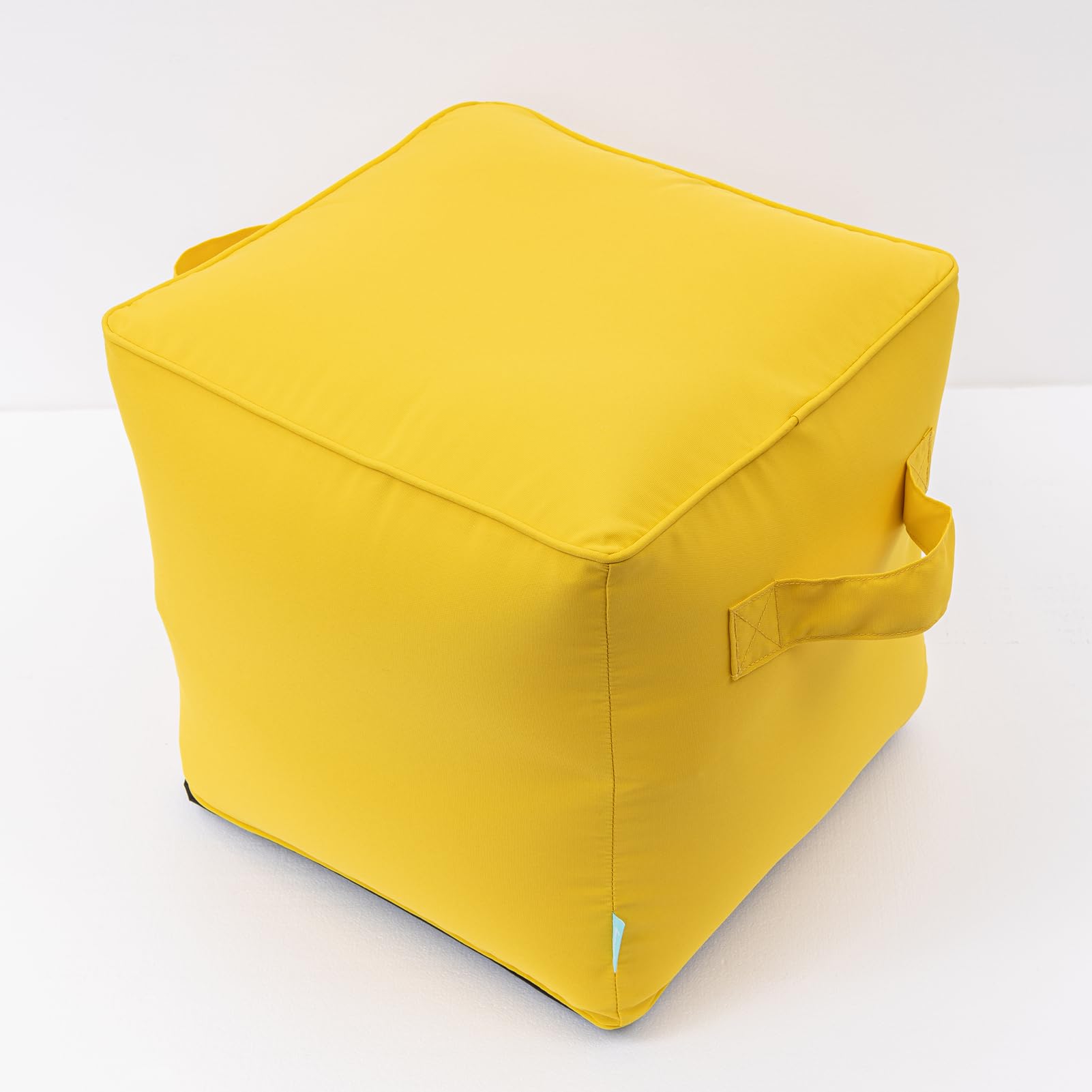 QILLOWAY zippered cover and handle showing easy removal and travel convenience