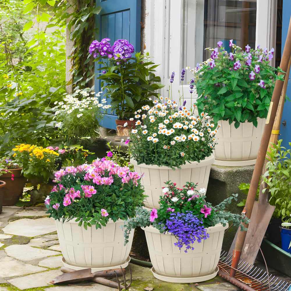 Quarut stacked planters demonstrating lightweight storage and easy handling benefit