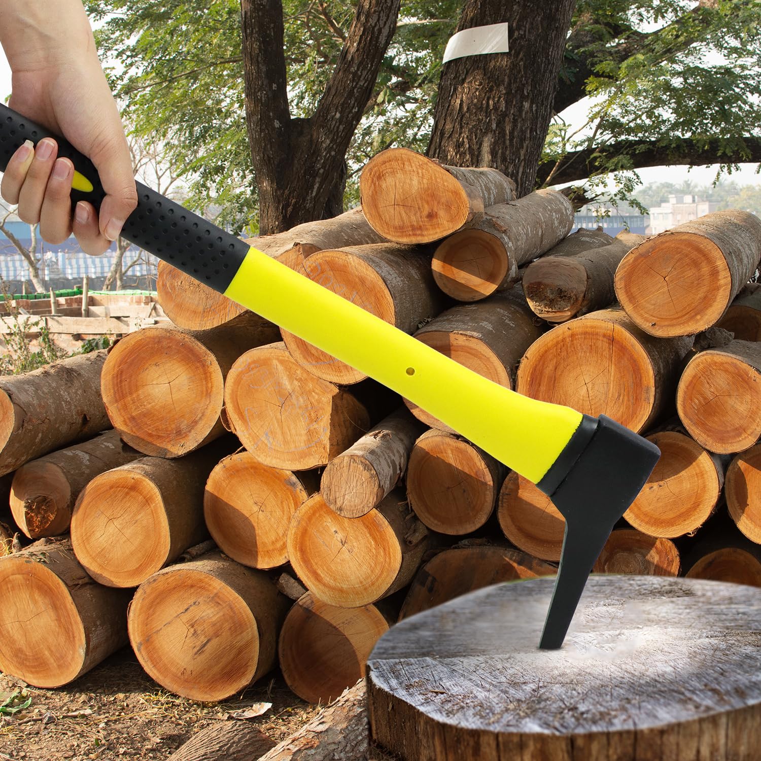 QWORK fiberglass handle in wet conditions showing weather resistance and grip