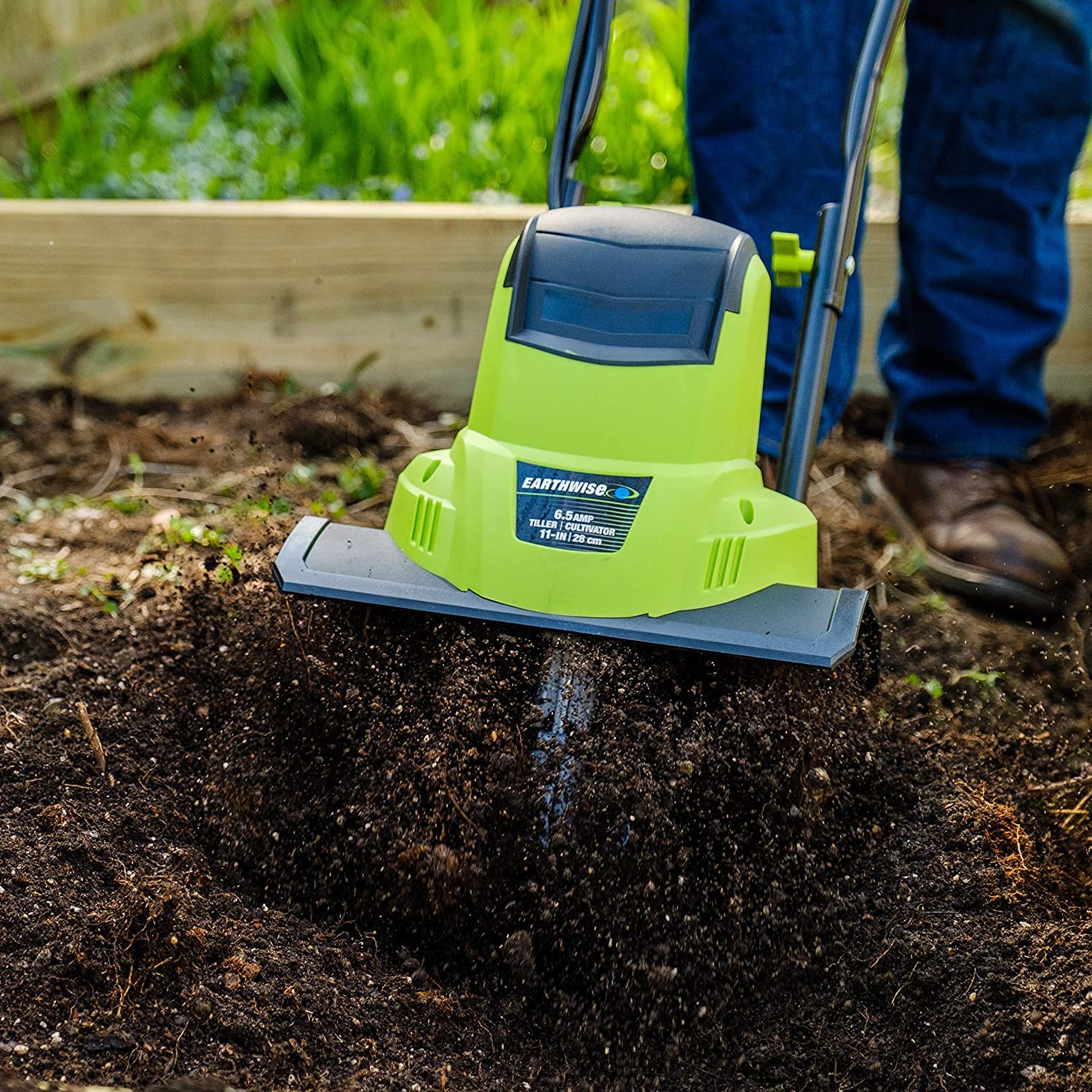 Radius Earthwise depth demonstration showing up to eight-inch cultivation benefit