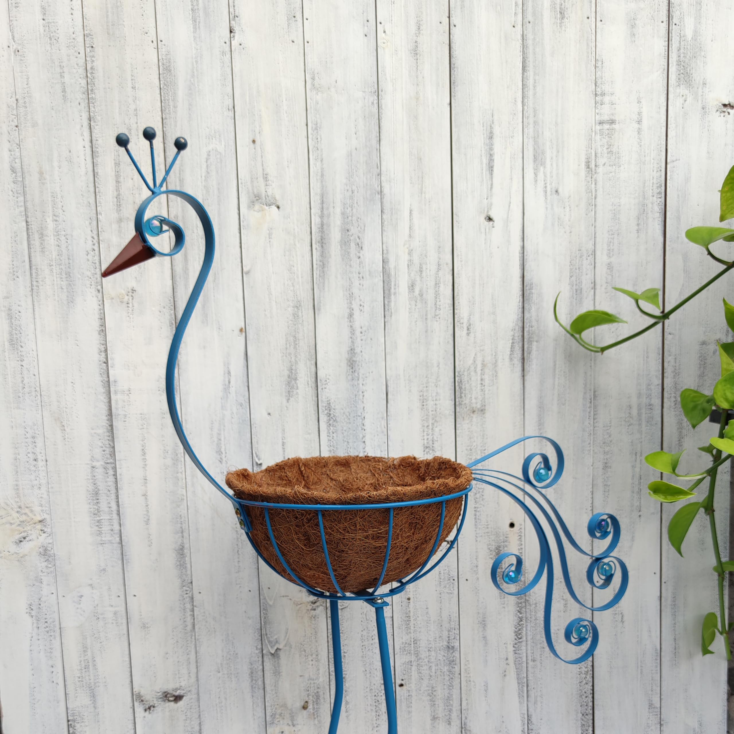 RCTTICUU planter legs and stand detail showing sturdy support for wind resistance