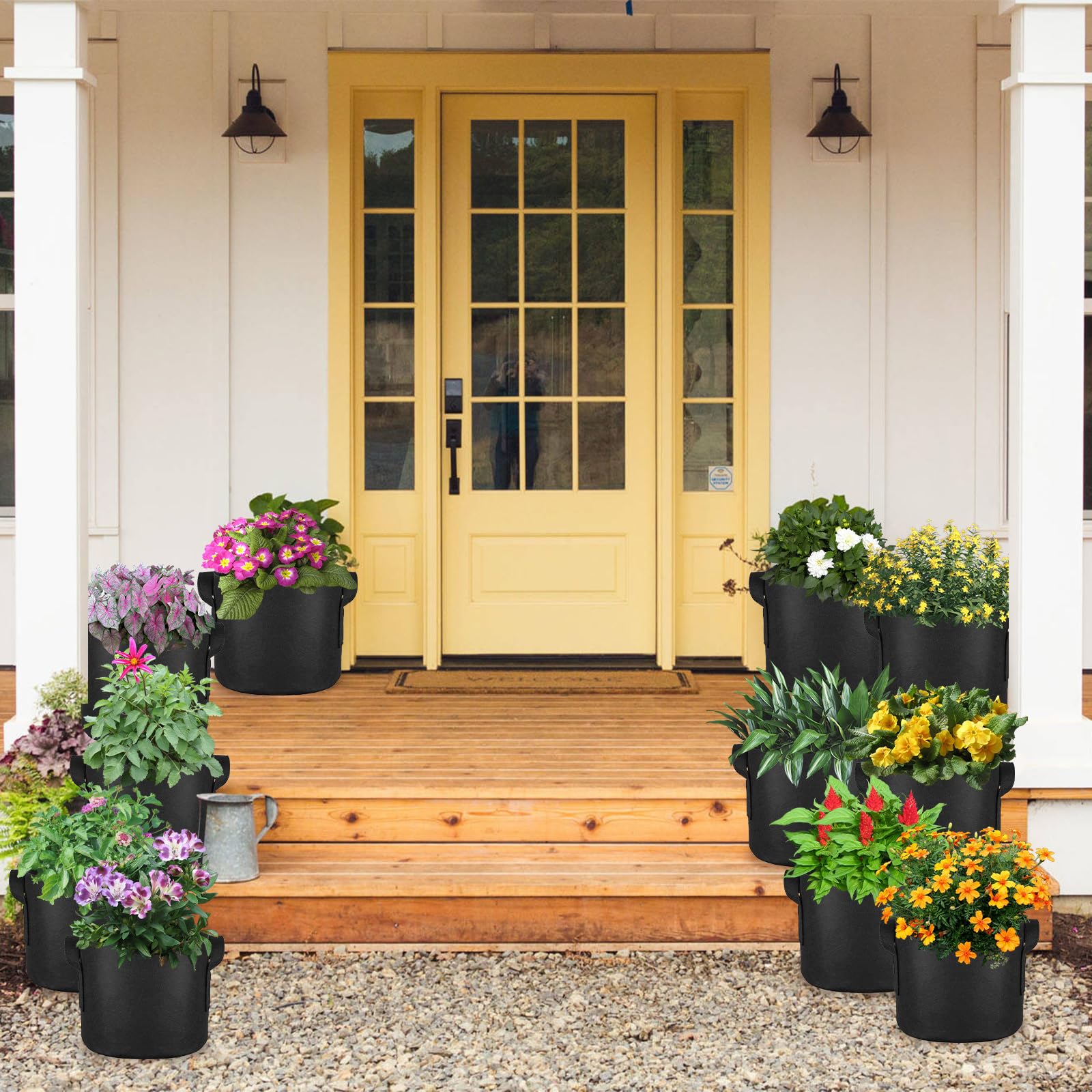 ReFeltidolom balcony garden lifestyle showing space-saving advantage