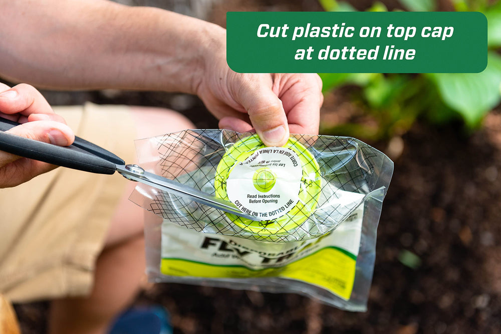 RESCUE! close-up of bait pouch and fill line, demonstrates easy water activation