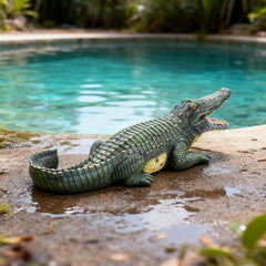 RKGOMDMU crocodile profile with open jaw emphasizing striking teeth and expression