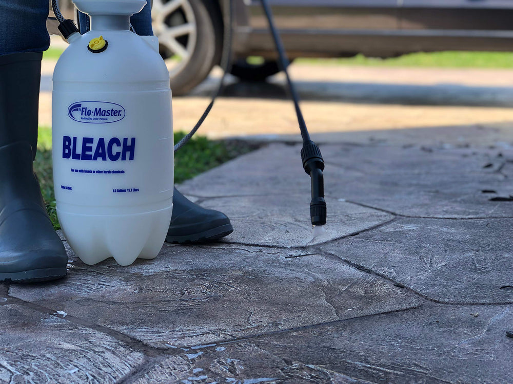 RL FLOMASTER spraying a railing to show reach and targeted application benefit