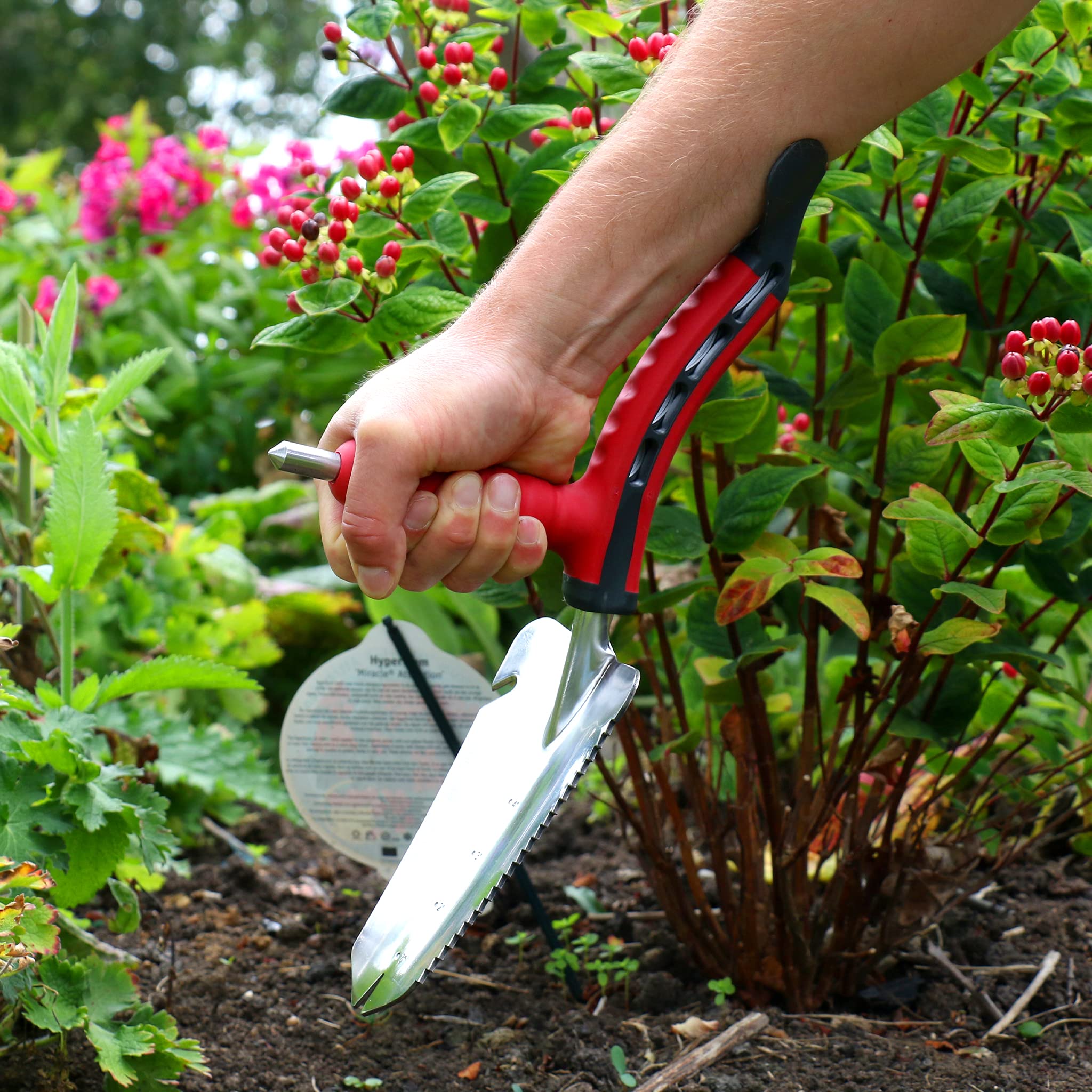 Roamwild top-grip closeup highlighting vertical cradle and soft-touch comfort for leverage