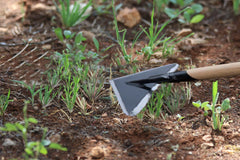 Rogue & Arcadian close-up of triangular tempered steel head highlighting triple-sharpened edges for precise cutting