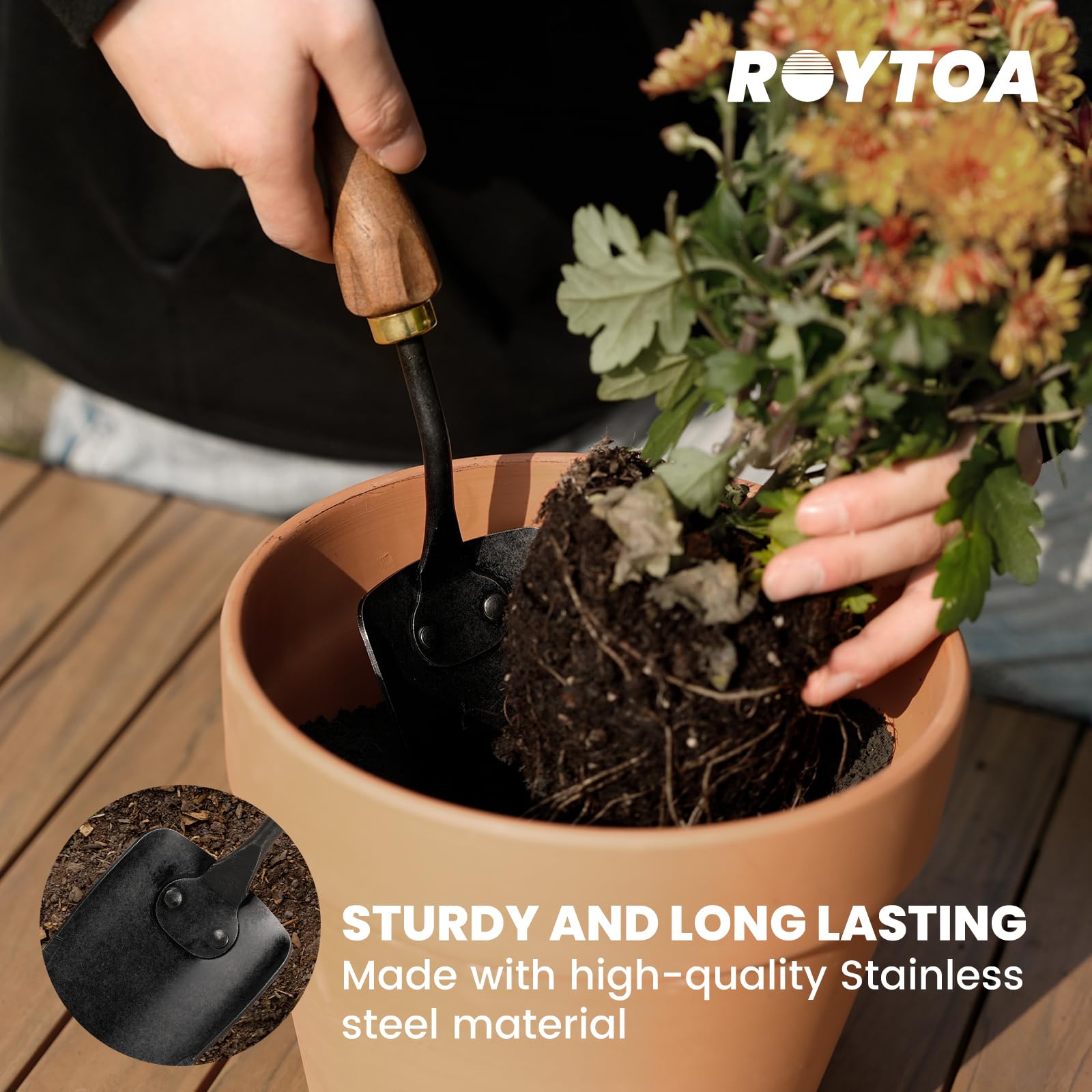 roytoa walnut handle grip detail showing ergonomic shape for comfortable use