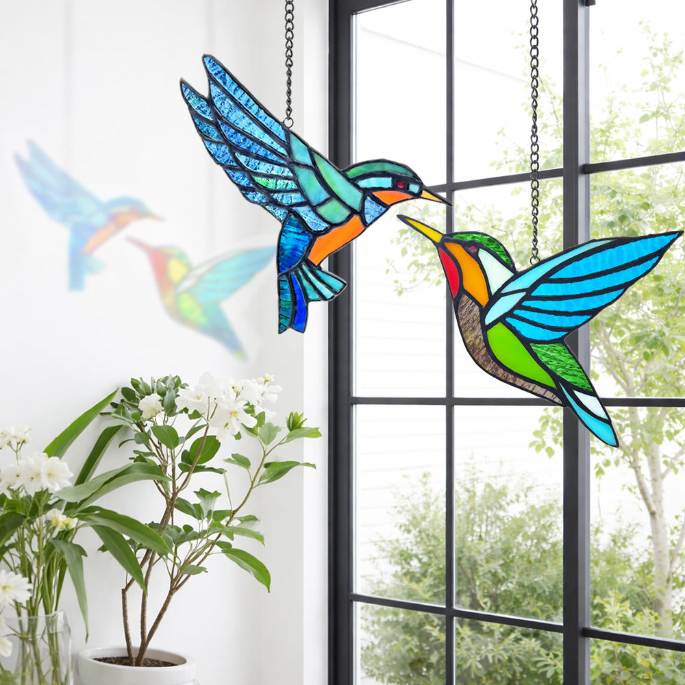 Royxen hummingbird closeup showing glass texture and handcrafted detail benefit