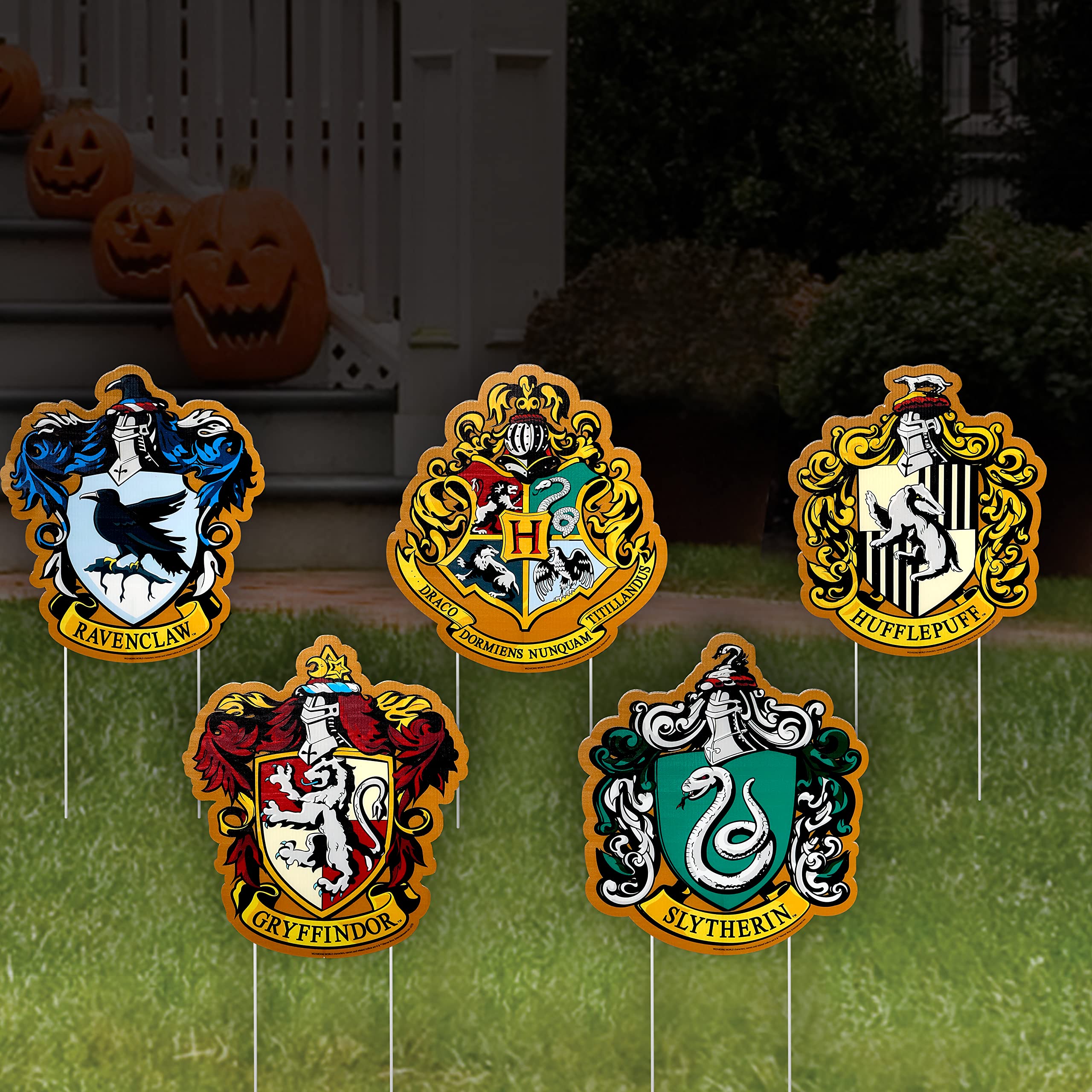 Rubies Hogwarts crest close-up with crisp print for recognizable party centerpiece