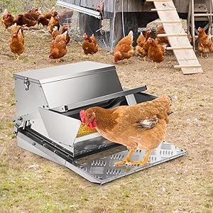 RYFT lid shedding water to show weatherproof protection for feed quality