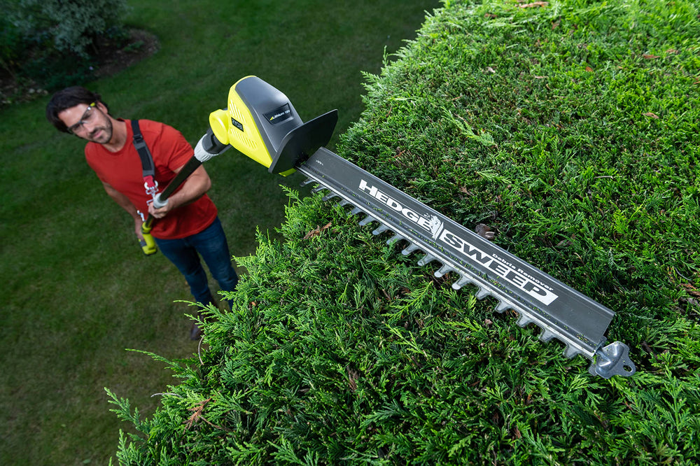 RYOBI close-up of 45cm diamond-ground blade for clean precise cuts