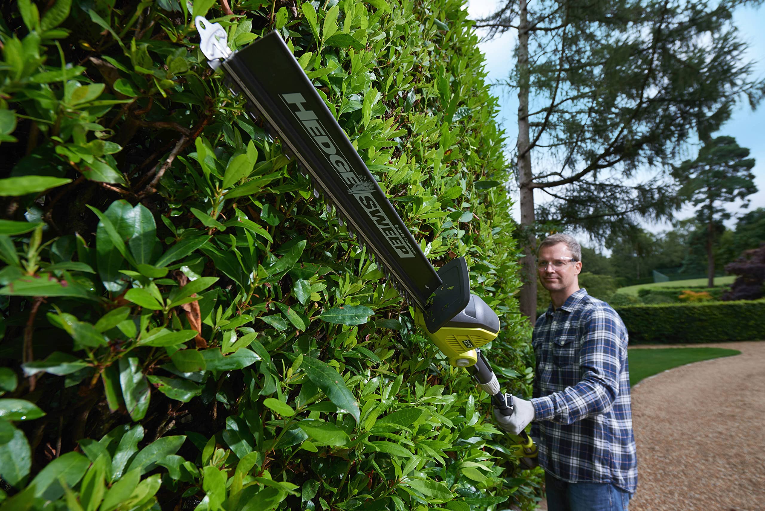 RYOBI shoulder strap and blade sheath included for secure comfortable storage