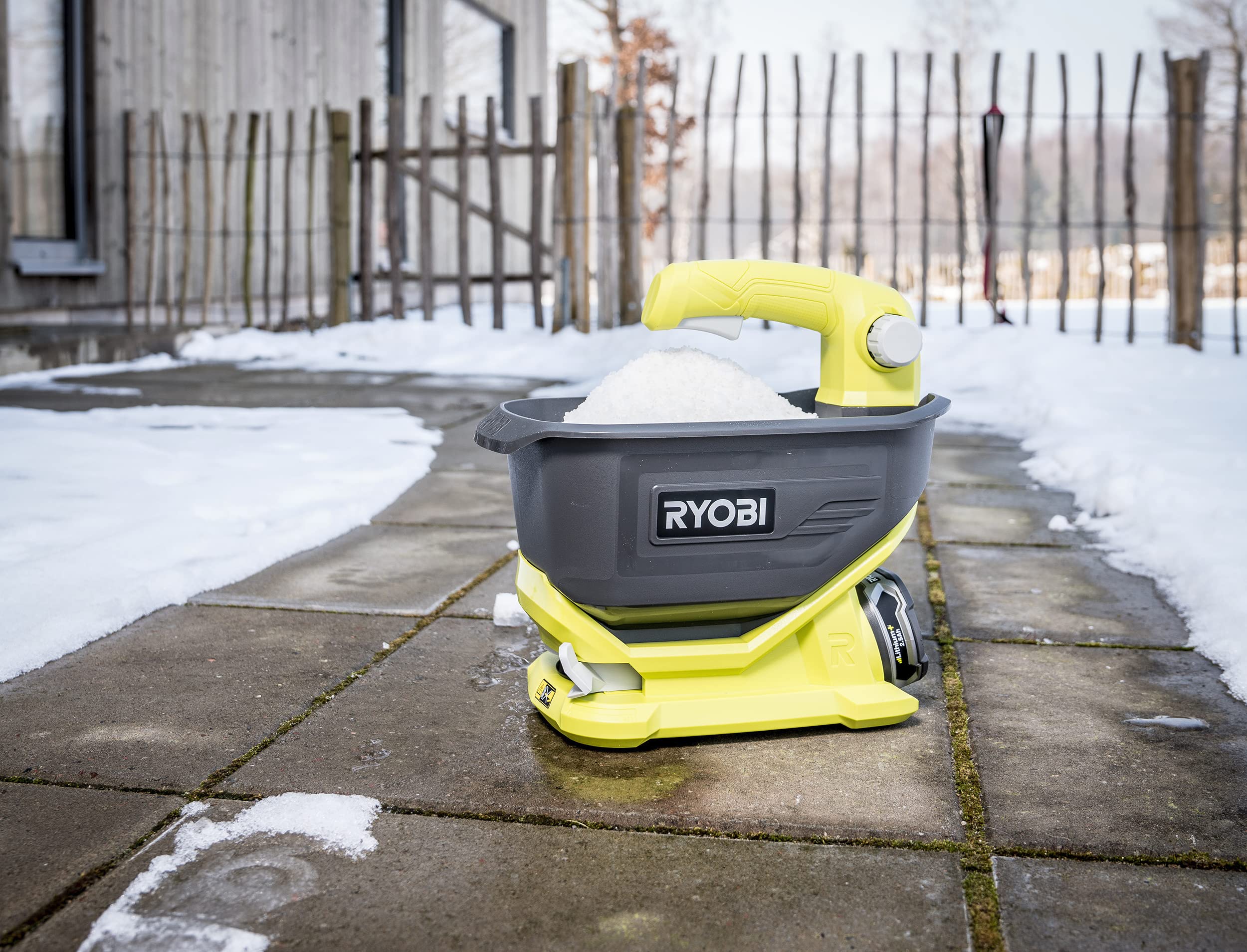 RYOBI OSS1800 close-up of anti-clog agitator ensuring consistent flow and fewer blockages