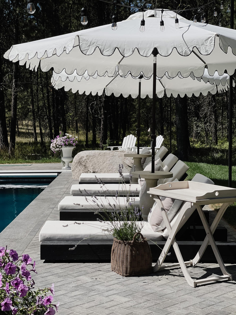 SAFAVIEH aluminum pole detail highlighting corrosion-resistant brown finish and crank