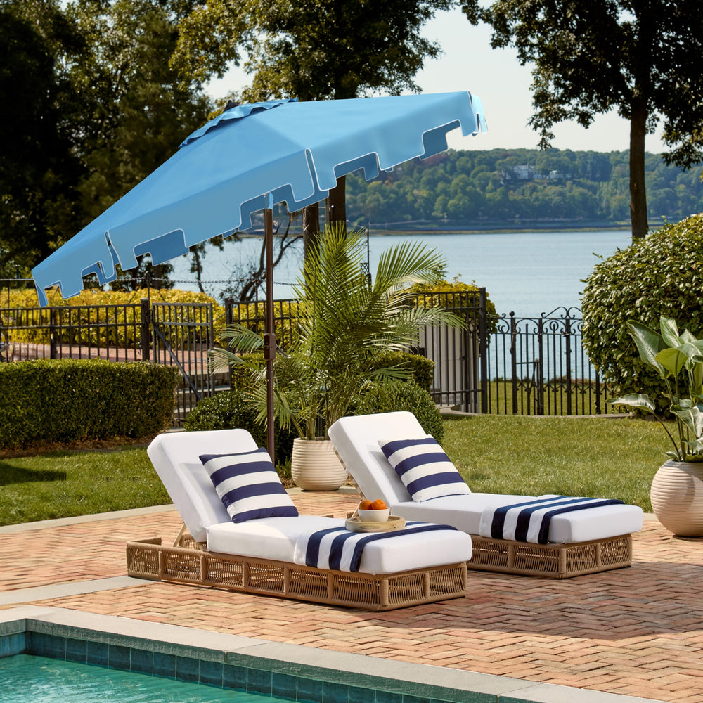 SAFAVIEH Zimmerman closed profile for compact storage and off-season protection