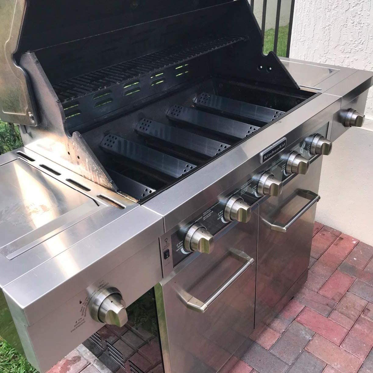 SafBbcue lifestyle backyard grill scene showing even cooking benefits
