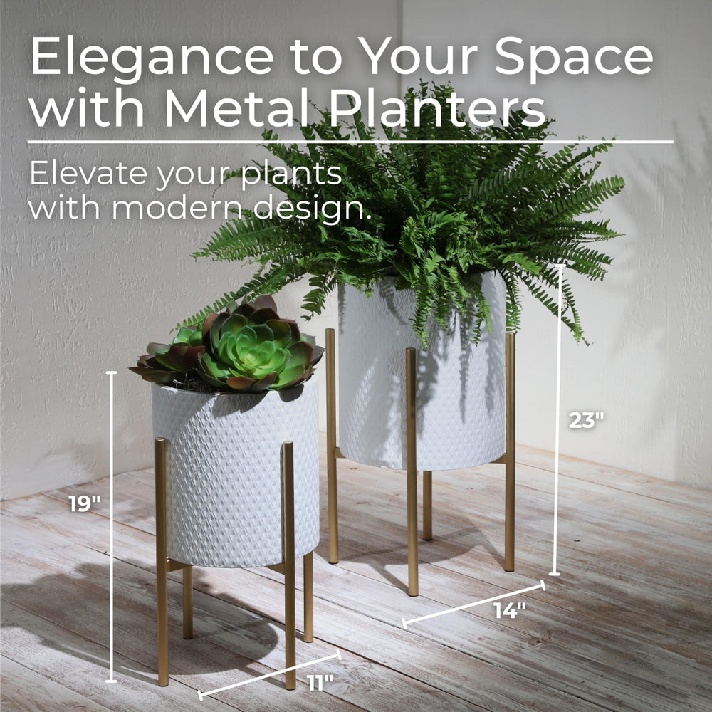 Sagebrook Home metal stand detail demonstrating sturdy support and elegant design