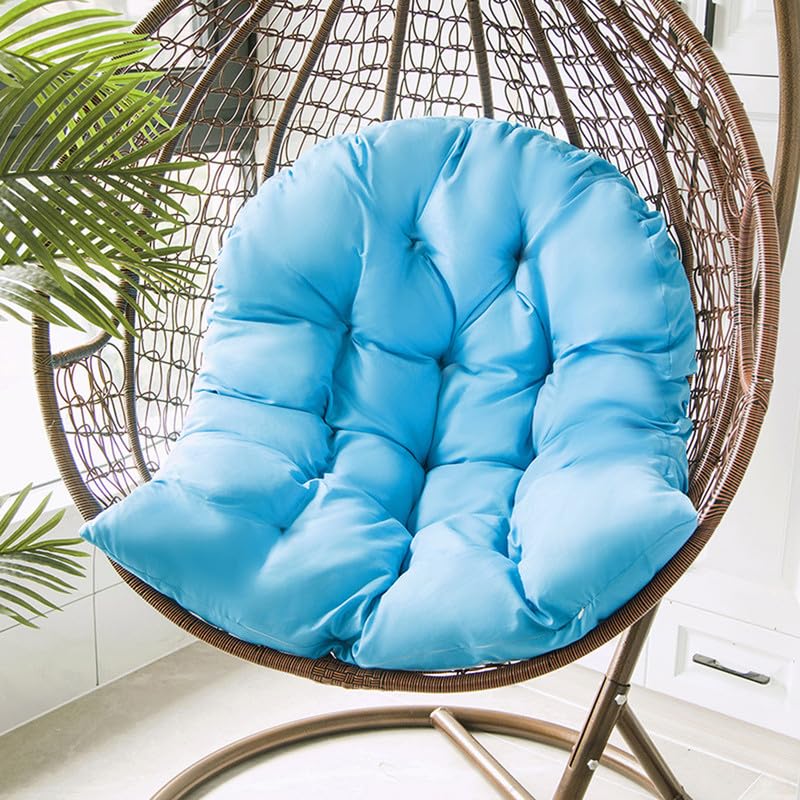 Samtiny cushion in patio setting creating cozy, stylish outdoor seating