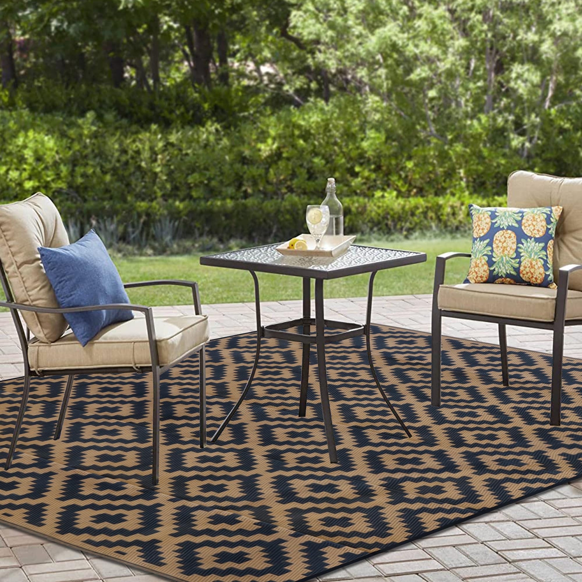 SAND MINE corner loop with stake securing rug and preventing wind lift