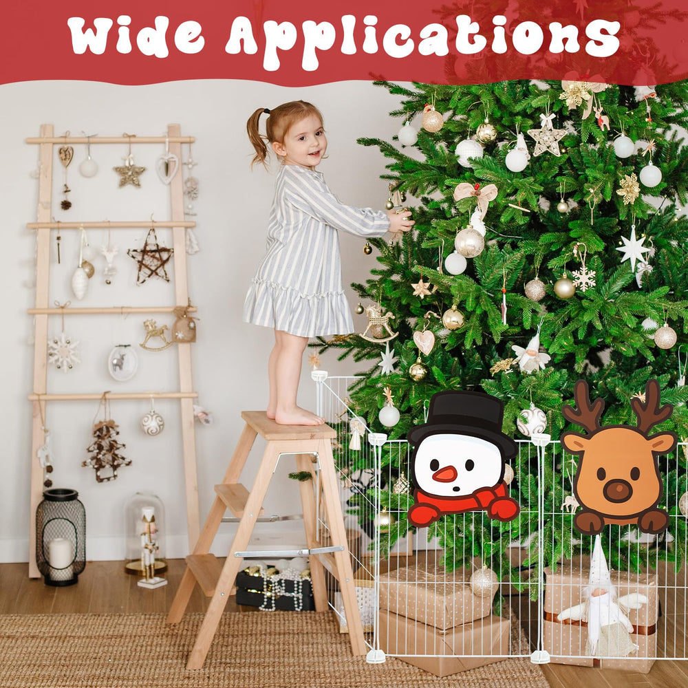 Sasylvia fence surrounding a Christmas tree in living room for polished display