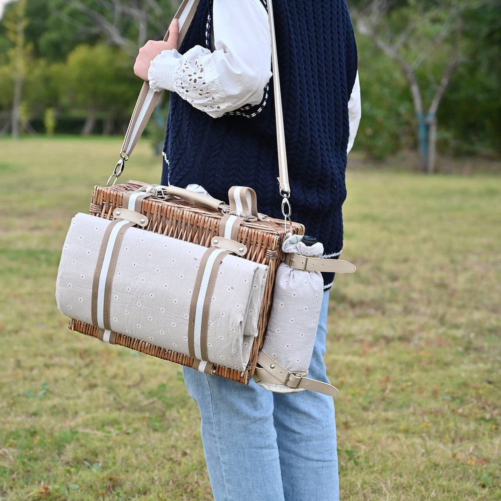 SatisInside shoulder strap in use for comfortable hands-free carrying