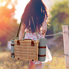 SatisInside open basket interior with insulated liner for temperature control