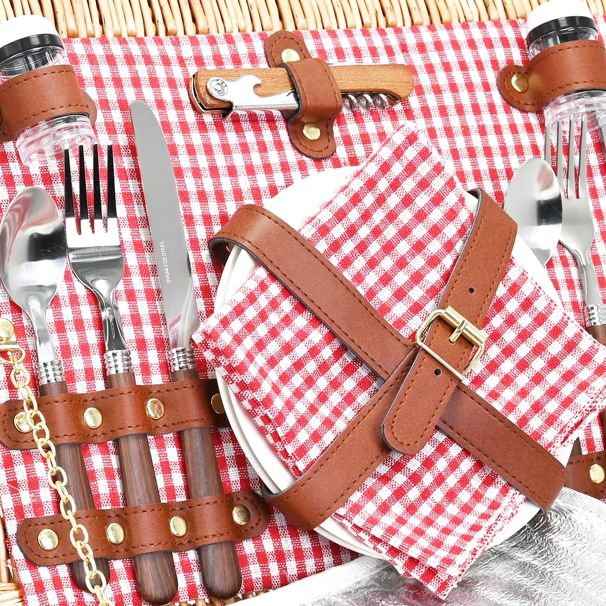 SatisInside picnic laid out in park illustrating ready-to-use gathering benefit