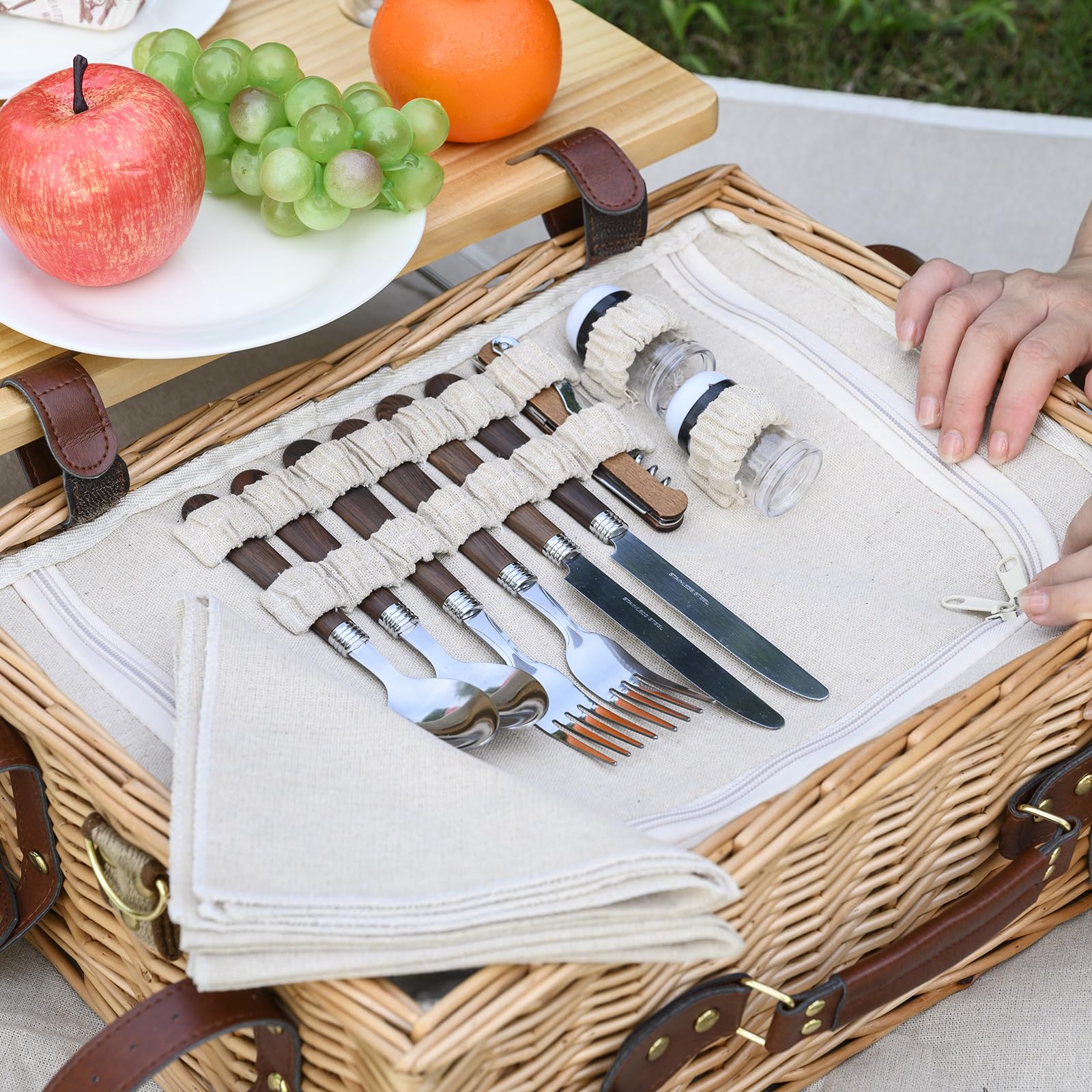 SatisInside basket held in hand to show 21L capacity and real-life scale