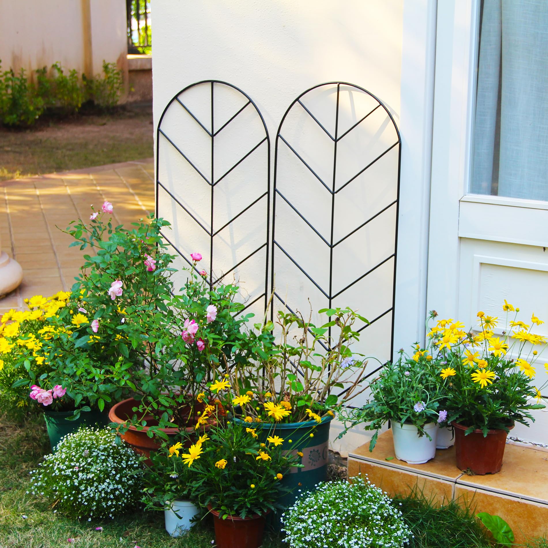 SCENDOR close-up of trellis geometric pattern highlighting durable rustproof finish