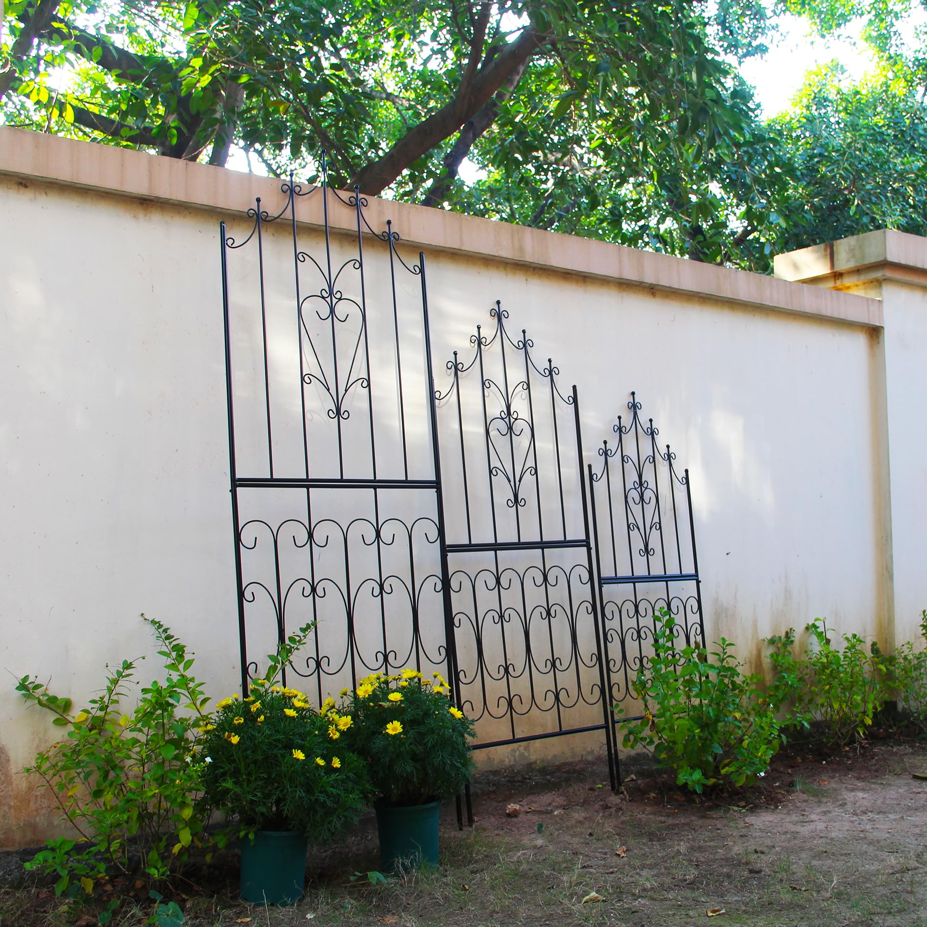 SCENDOR trellis used as wedding backdrop conveying decorative versatility