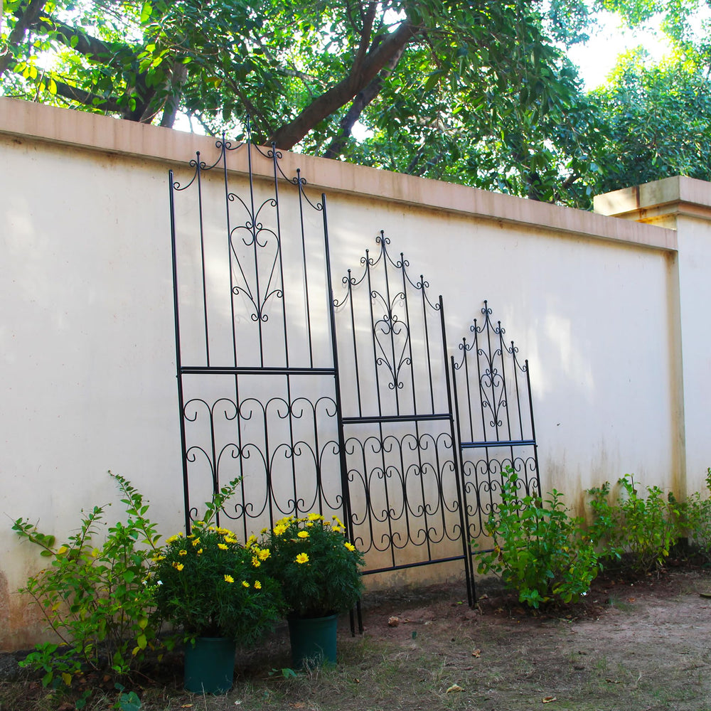 SCENDOR trellis used as wedding backdrop conveying decorative versatility