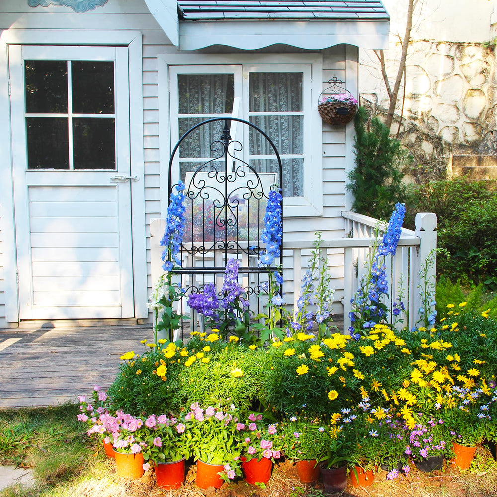 SCENDOR trellis supporting hanging pots to increase vertical planting space