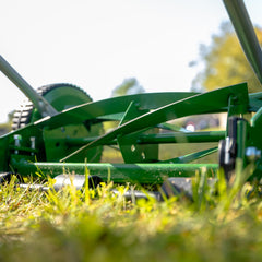Scotts close-up of 5-blade heat-treated reel blades delivering cleaner shearing cuts