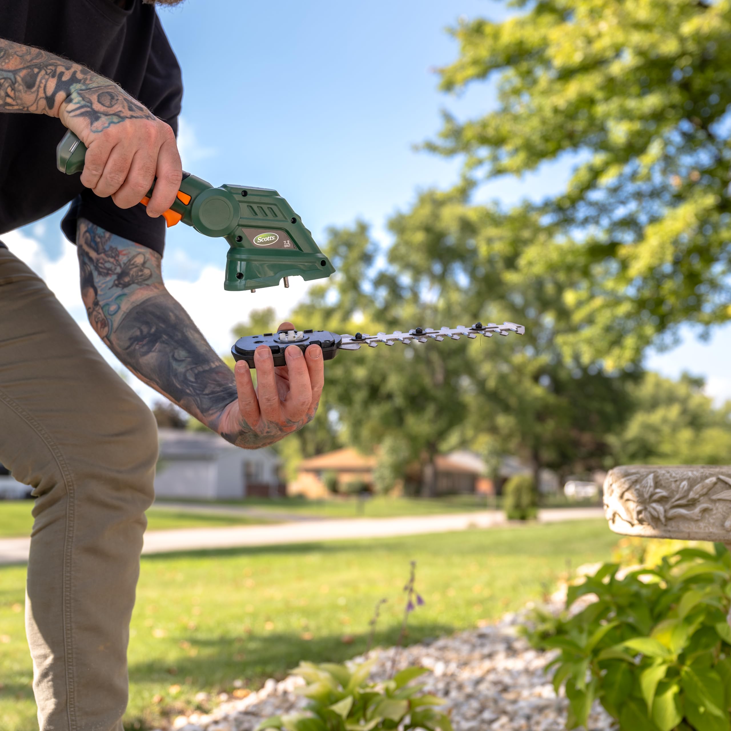 Scotts grass shear cutting edge trimming lawn borders precisely