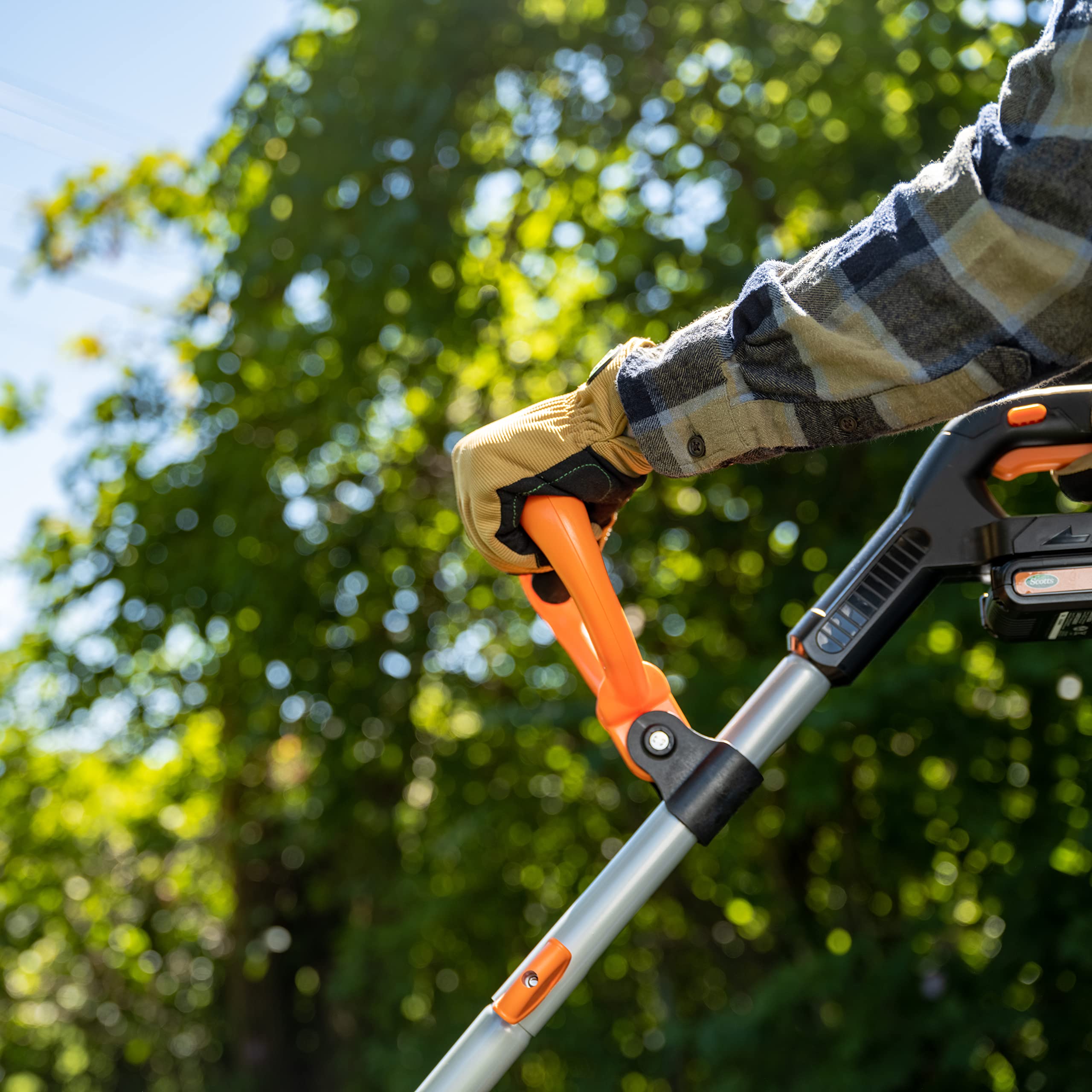 Scotts side profile highlighting auxiliary handle for comfortable control