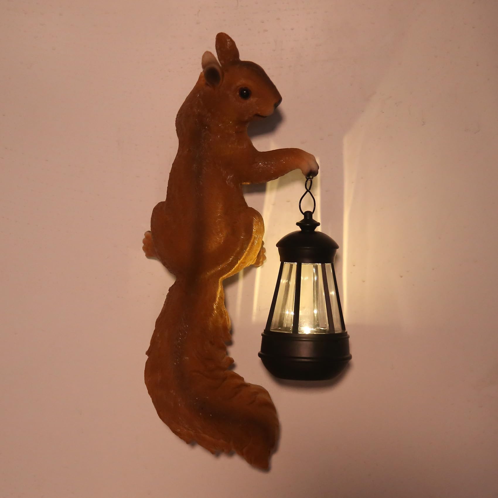SHAODIE squirrel mounted on a tree creating whimsical outdoor lighting